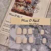 ราคา สีครีม 018 กลิตเตอร์ เล็บปลอมสำเร็จรูป เล็บPVC งานสีเจล 100% (6875049808)