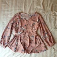 ราคา เสื้อลายดอก จั๊มเอว สีชมพู (1668791432)