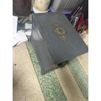 ราคา หีบสมบัติเหล็กโบราณสภาพยังเนี๊ยบแข็งแรง มีที่คล้องกุญแจ3จุด (41668913780)