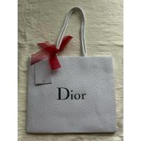 ราคา ถุงกระดาษ dior แท้ 100% ยังไม่ผ่านการใช้งาน ลายหายาก สินค้า สภาพใหม่ แท้ จัดส่งไว (27518288809)
