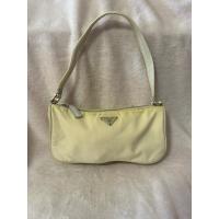 ราคา กระเป๋า prada pouch มือสอง (24379838022)