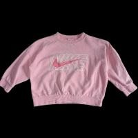 ราคา NIKE Kids Big Swoosh Crewneck และชุดใส่ในบ้านสําหรับเด็ก (26940337863)