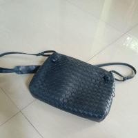 ราคา มือสอง กระเป๋าหนังแกะแท้ สาน สีน้ำเงิน navy ด้านในบุหนัง ซิปรูดได้สองด้าน ช่องด้านใน สองช่อง (27081956131)