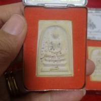 ราคา 42.พระผงสมเด็จ 100 ปี พิมพ์เกศทะลุซุ้ม หลังลายเซ็น แช่น้ำมนต์ ที่ระลึก ญสส 100 ปี วัดบวรนิเวศวิหาร ปี56 (24625699227)