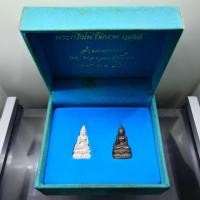 ราคา พระกริ่ง พระไพรีพินาศ เนื้อนวะ และ เนื้อเงิน วัดบวรนิเวศวรวิหาร ปี2535 พร้อมกล่อง (29919834642)