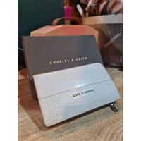 ราคา (ส่งต่อ) กระเป๋าเงินใบกลางสีขาว Charles & Keith (12588696909)