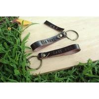 ราคา พวงกุญแจหนังแท้ สลักชื่อฟรี ห้อยจี้ฟรี ออกแบบเพิ่มเองได้ (22761354)