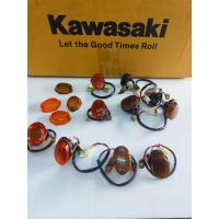 ราคา Kawasaki ไฟเลี้ยวหลังเซอร์ปิโก้ ฝาไฟเลี้ยวหลังของใหม่ยกลูก มีสีส้มและสีรมดำ และชุดไฟท้ายพร้อมใช้ Kawasaki Serpico 150cc (55951304740)