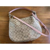 ราคา Coach Hobo มือสองของแท้ สีกากี/ชมพู พร้อมส่ง มีตำหนิตามรูป (9183563195)