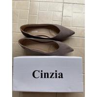 ราคา รองเท้าคัทชู cinzia เบอร์ 40 มือ 2 ทรงสาวญี่ปุ่น (10934481502)
