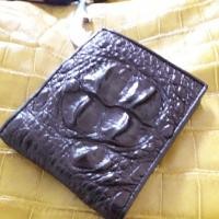 ราคา กระเป๋าสตางค์ใบสั้นหนังจระข้แท้ (8809915025)