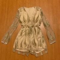 ราคา จั๊มขาสั้นแขนยาว ปักขนนกสีทอง (7515333059)