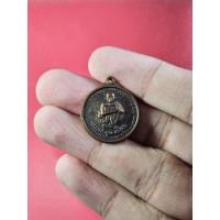 ราคา 00965 เหรียญ กลมเล็ก หลวงพ่อคูณ วัดบ้านไร่ รุ่นเสาร์ 5 คูณทรัพย์แสนล้าน สร้างปี 2539 (29117057412)