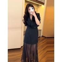 ราคา 【EVIOVIO】ชุดเซตสองชิ้น เสื้อสูททรงครอป + กระโปรง ชุดเดรสสไตล์สูท เรียบหรู ใส่ไปทำงานได้ ชุดสาวอวบ (26512646062)