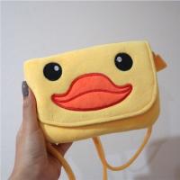 ราคา พร้อมส่ง กระเป๋าสะพายนุ่มๆ ลายเป็ด ขนาด 20*16 ซม. (8879186944)