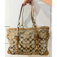 ราคา กระเป๋าสะพาย COACH Signature Tote Bag 10384 สี Brown มือสอง ของแท้ ‼️✨ (42520338134)