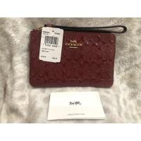 ราคา coach แท้100%คล้องมือ Size S 1 zip สีแดงหนังแก้วลายซีนูน F58034 Corner Zip Wristlet in Signature Debossed Patent (8537418825)