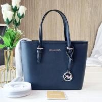 ราคา ✨สด-ผ่อน✨ MK Michael Kors 35T9GTVT0L Jet Set Travel XS Carryal Tote Leather กระเป๋าถือพร้อมสายสะพายข้าง (19815006175)
