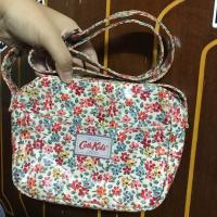 ราคา กระเป๋าสะพายข้างcathkidstonมือ2 (986426251)