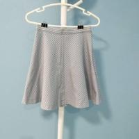 ราคา ​Uniqlo กระโปรง​ สีฟ้า​ เอวยืด (22279240318)