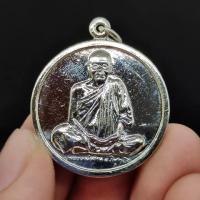ราคา เหรียญหลวงพ่อคูณรุ่นกูนั่งฮมาปลอดภัยดีมีลาภเป็นเหรียญทรงกลมเนื้อกะไหล่เงินด้านหน้าเป็นรูปหลวงพ่อด้านหลังเป็นฮอลิคอปเตอร์ (15168626636)