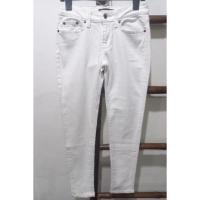 ราคา กางเกงยีนส์ผู้หญิง สีขาว ขา Skinny Fit แบรนด์ Levi's 535TM Legging Korea มือสอง ของแท้ 100% (18822679391)