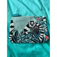 ราคา กระเป๋าเครื่องสำอางค์ CLARINS แท้ พร้อมส่ง (24152098401)