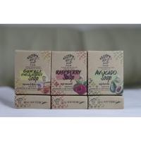 ราคา สบู่ทำมือจากธรรมชาติ 100 % ชนิดก้อน แบบแพ็ค 3 สูตร ราสเบอรรี่,อะโวคาโด้,นมแพะน้ำผึ้งป่า (5834773930)