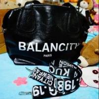 ราคา กระเป๋าสไตล์Balenciaga มาพร้อมสายสปอร์ต ขาด10นิ้ว จุของได้เยอะมาก (1612735899)