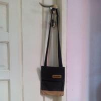 ราคา SLING BAG CROSS BAG MINI SLIM GREY NATIONAL GEOGRAPHIC (22414460390)