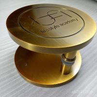 ราคา โลโก้เครื่องหมายการค้าจับสลักอลูมิเนียมอัลลอยด์รายการประตูฮาร์ดแวร์เลื่อนรอบประตูกระจกกรอบอลูมิเนียมมือจับประตูจับ เอสเอฟพีเจ (49201375306)