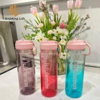 ราคา Lululemon Cup Back To Life ถ้วยน้ําไล่ระดับสีโปร่งใสพร้อมติ๊ก เครื่องหมาย กีฬาแบบพกพาถ้วยฟางความจุขนาดใหญ่ฤดูร้อนถ้วยพลาสติกทนอุณหภูมิสูง 710มล (24445178849)