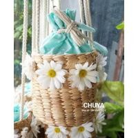 ราคา กระเป๋า พร้อมส่ง รุ่น กระเป๋าสานทรงกระบอกติดดอกเดซี่ (1845537333)