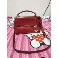 ราคา michael kors(แท้)✨MK กระเป๋าหนังแก้ว สีแดงเลือดหมู 9นิ้ว มือ2 (28473050136)