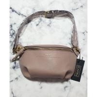 ราคา กระเป๋าคาดอก ยี่ห้อ EARN รุ่น TOMMY สีมอคค่า ของแท้ ราคาขึ้นห้าง 1,990บาท หนังนิ่ม งานสวยมาก (6347972563)