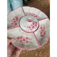 ราคา ชุดออเดิฟมีฝาปิด เซรามิค ชุดจานออเดิร์ฟ 5ช่อง พร้อมถาดไม้หมุนได้ กว้าง 11.5นิ้ว จานออเดิร์ฟเซรามิคลายดอกสีชมพู จานออเดิฟ (52100964177)