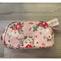 ราคา Used!!! Cath Kidston London ของแท้100% หิ้วจากอังกฤษ ขนาด 2.5*9*6 นิ้ว ใส่ของได้เยอะมาก ด้านในมีอีก 1 ช่อง (2064345941)