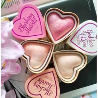 ราคา Makeup Revolution Blushing Hearts / Golden Goddess / Unicorns Heart บลัชออนเนื้อฝุ่นคุณภาพดี (26651164383)