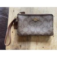 ราคา coach คล้องมือ ไซส์ s แท้100% มือ2 สภาพ 99%(ไม่เคยใช้เลย) (4678638585)