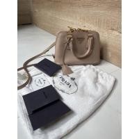 ราคา used like new prada saffiano mini ปี 2014 แม่ค้าใช้เอง แท้ 100% (8379186540)