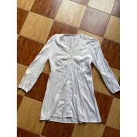 ราคา เดรสผ้าซาตินสีขาวลูกไม้หน้าอก (24114122468)
