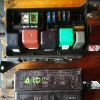 ราคา TOYOTA AE100 กล่องฟิวส์เก่าญี่ปุ่นแท้ค่ะ (2381051470)