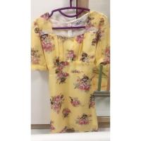 ราคา เดรสสีเหลืองลายดอกกุหลาบผ้าพลิ้วนุ่มลื่นอก33-35เอว27-30ยืดสม็อคผูกโบว์ด้านหลังสะโพกฟรียาว34 (7082157773)