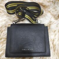 ราคา กระเป๋าสะพายข้าง charles & keith สีดำสายสปอร์ตสินค้า กระเป๋ามือสอง (24385747025)