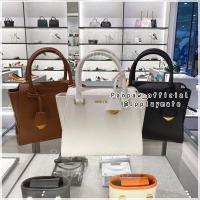ราคา กระเป๋า Charles & Keith รุ่น Trapeze Tote Bag : CK2-30780201-7 แท้จากชอป พร้อมถุงกระดาษ (19680630725)