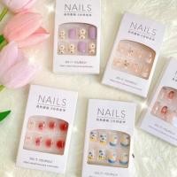 ราคา (ขายยกโหล) ชุดแต่งเล็บปลอมลายน่ารัก สีสันสดใส พร้อมกาว สำหรับเด็กโตและผู้ใหญ่ คละลาย คละแบบ (27942447730)