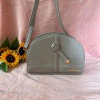 ราคา BANABANA ทรงครึ่งวงกลม งานแท้ มือสอง ภายในสะอาดซับในลายแบรนด์ (22546347696)