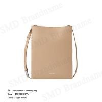 ราคา Calvin Klein กระเป๋าสะพายข้างผู้หญิง รุ่น Line Leather Crossbody Bag Code: 4F3005G QYL (55750958988)