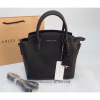 ราคา กระเป๋า Charles & Keith สีดำ มือ 2 (2875418351)