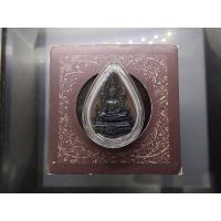 ราคา พระพุทธชินราช แท้%ภปร. รุ่นเพราะแผ่นดินนี้ คือ แผ่นดินเกิด ลอยองค์ เนื้อเงินรมดำ ปี 2548 พร้อมกล่องเดิม ตลับเดิม (57551501210)